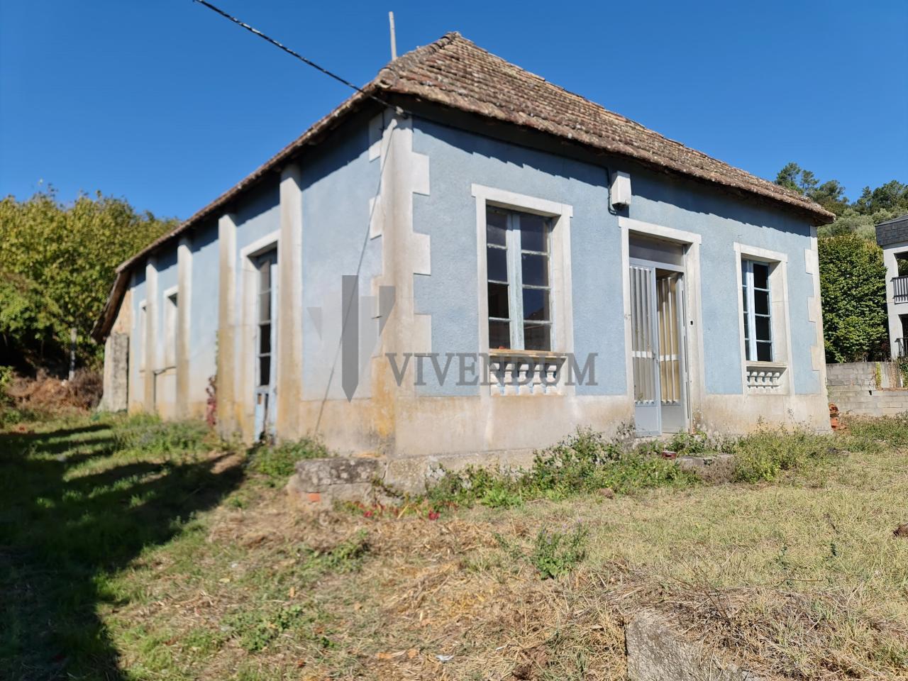 CASA AZUL EN O RIBEIRO