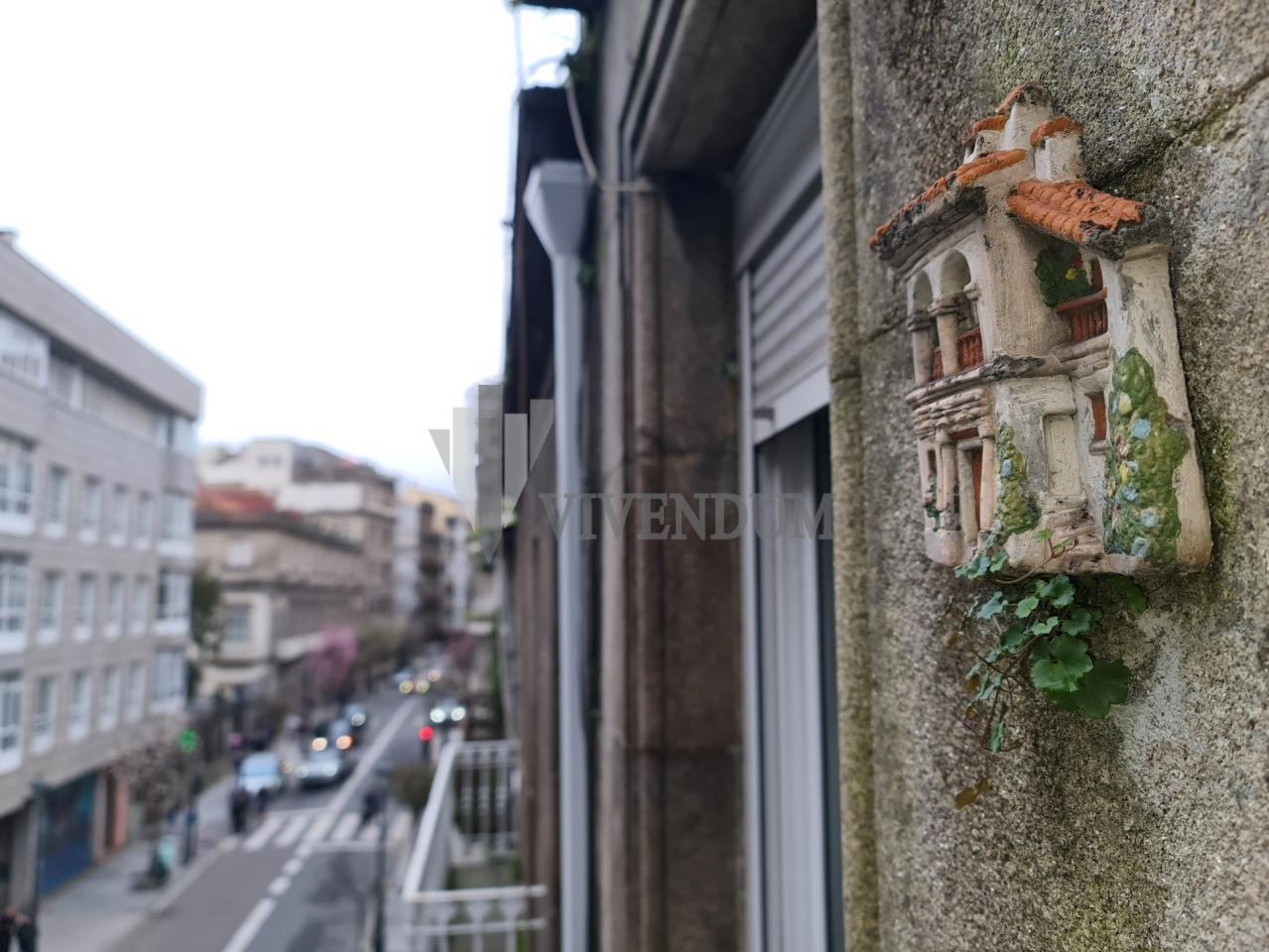 Piso de 76 m<sup>2</sup> con 4 habitaciones y 3 baños en Pi y Margall.