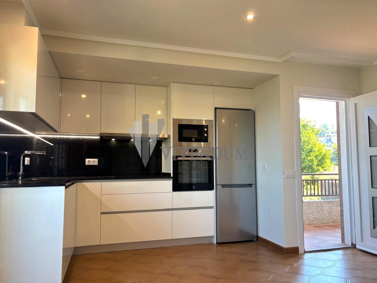 Piso de 80 m<sup>2</sup> con 2 habitaciones y 1 baños en Beade.